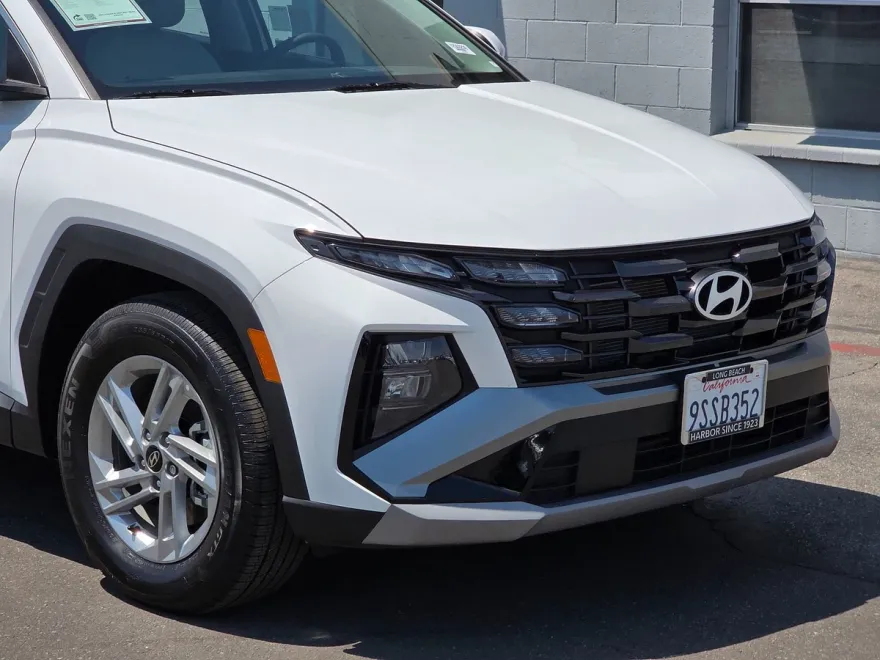 2025 Hyundai Tucson SE photo 1