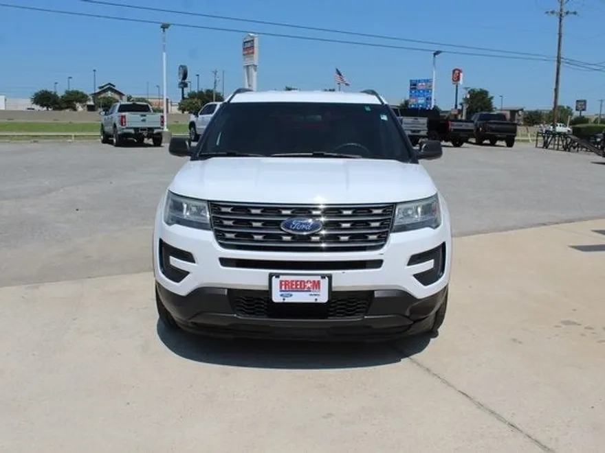 2016 Ford Explorer Base photo 1