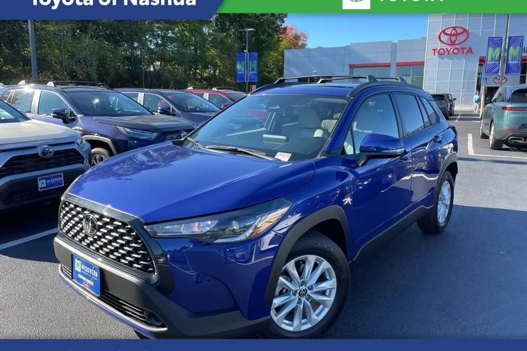 2024 Toyota Corolla Cross LE photo 1