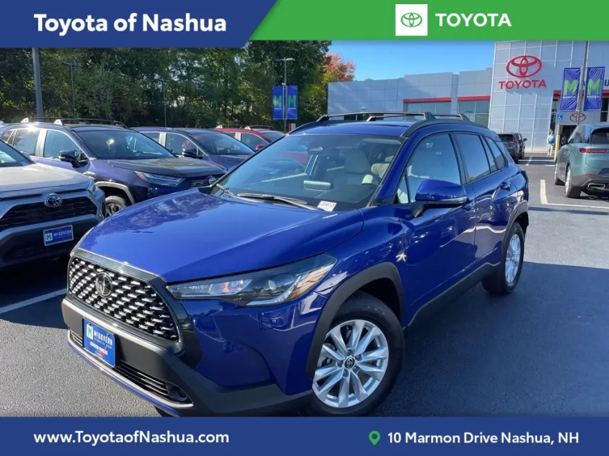 2024 Toyota Corolla Cross LE photo 1