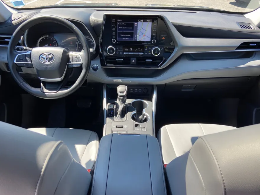 2022 Toyota Highlander XLE photo 1