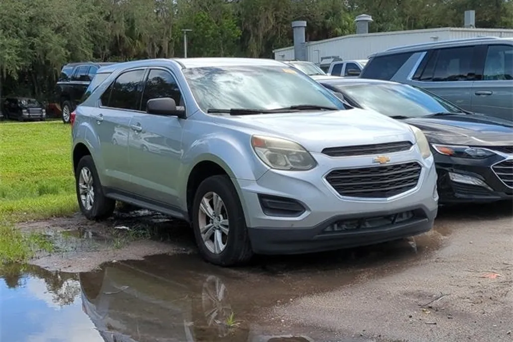 2017 Chevrolet Equinox LS photo 1