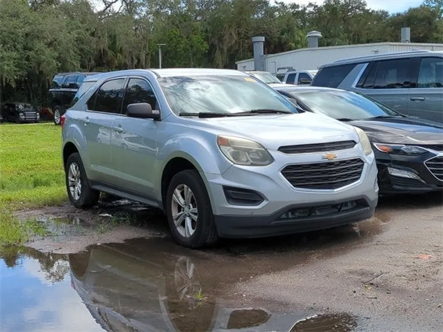 2017 Chevrolet Equinox LS photo 1