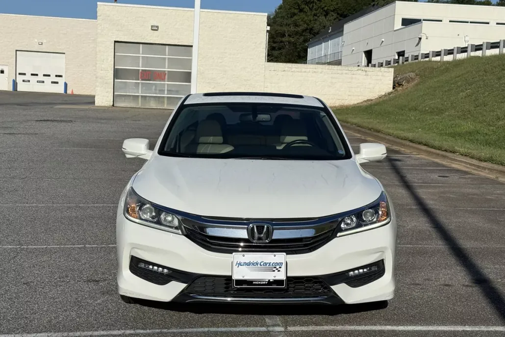 2016 Honda Accord EX-L photo 1