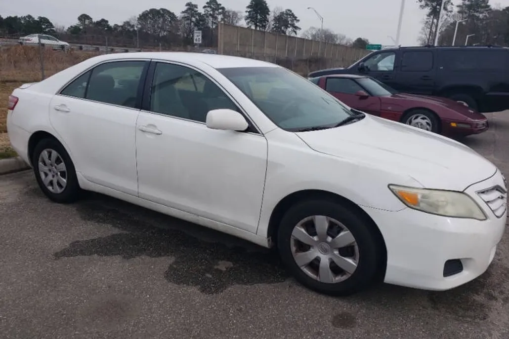 2011 Toyota Camry XSE photo 1