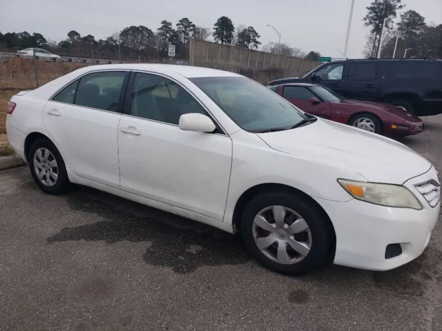 2011 Toyota Camry XSE photo 1