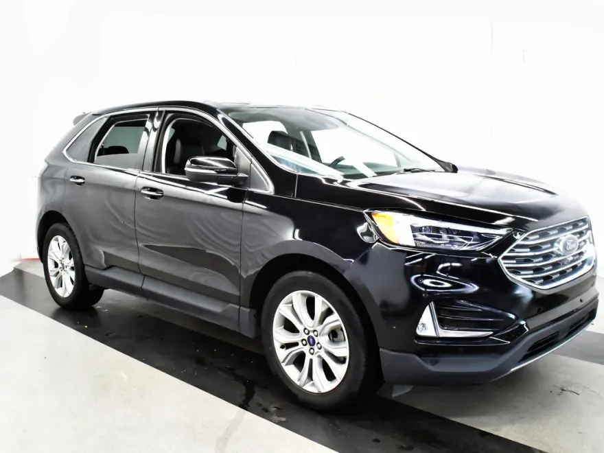2022 Ford Edge Titanium photo 1