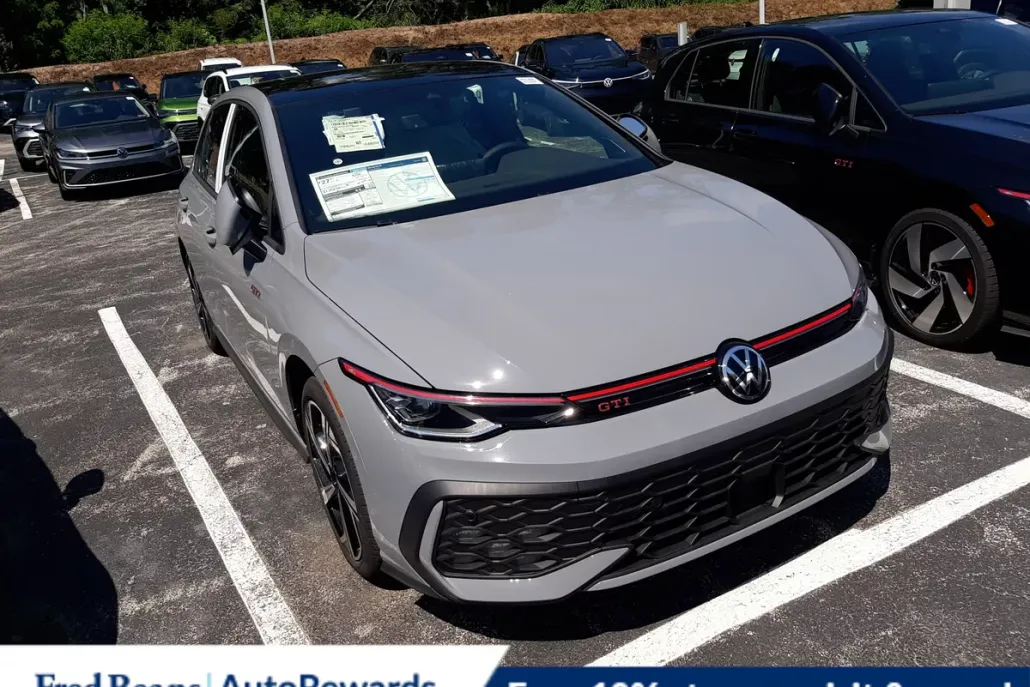 2025 Volkswagen Golf GTI SE photo 1