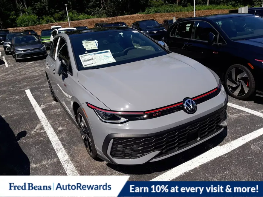 2025 Volkswagen Golf GTI SE photo 1