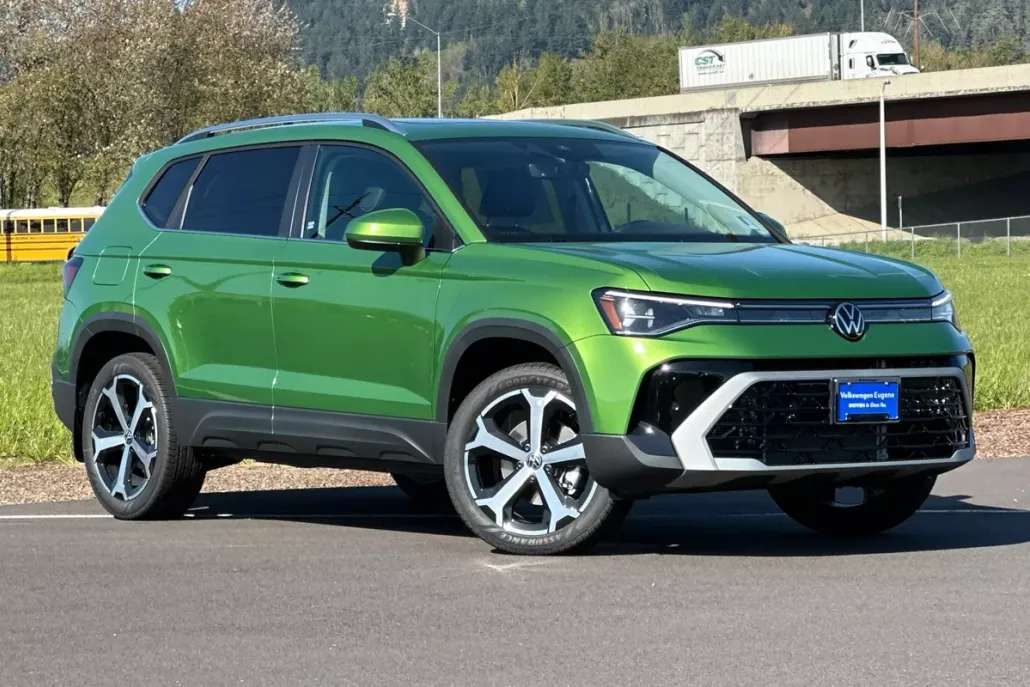 2025 Volkswagen Taos SEL photo 1