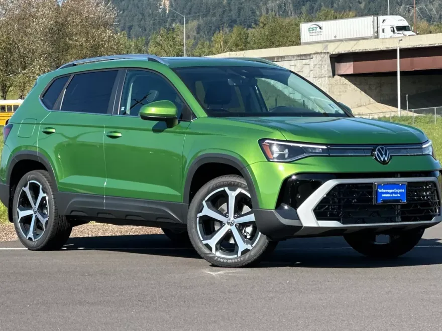 2025 Volkswagen Taos SEL photo 1