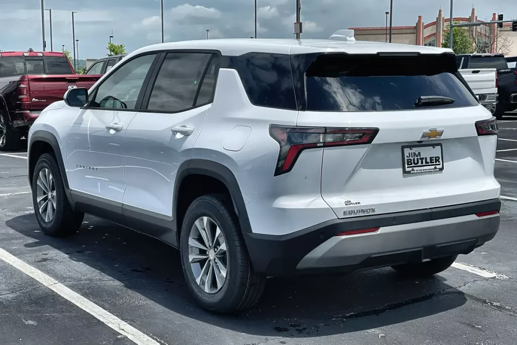 2026 Chevrolet Equinox LT photo 1