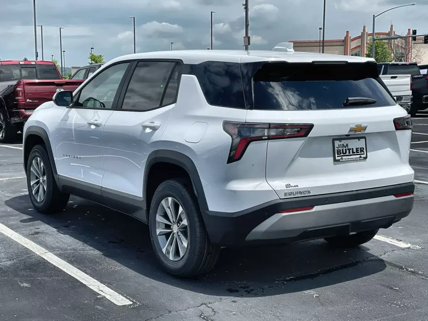 2026 Chevrolet Equinox LT photo 1