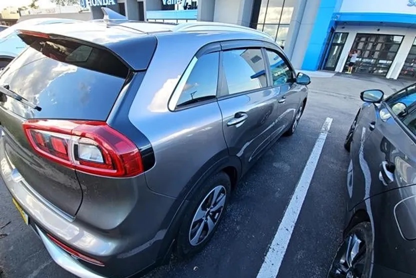 2017 Kia Niro FE photo 1