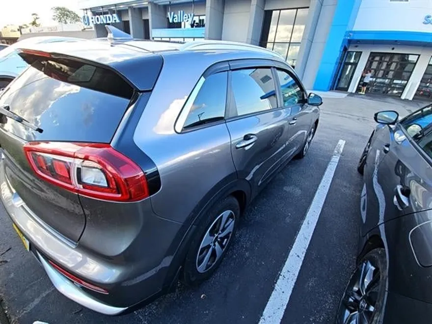 2017 Kia Niro FE photo 1