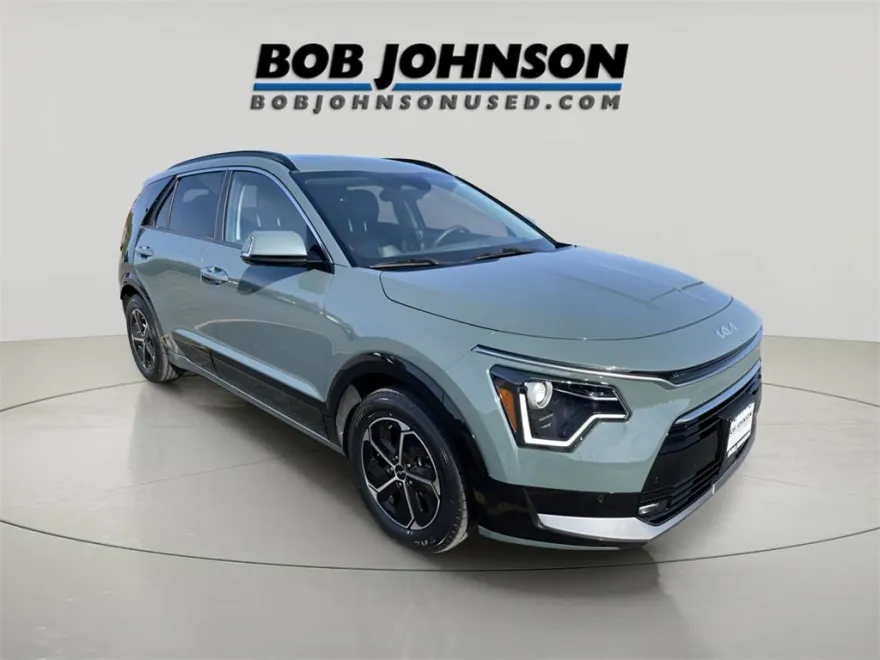 2023 Kia Niro SX photo 1