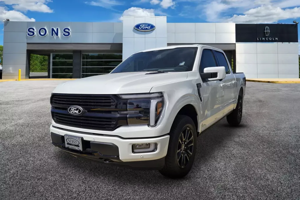 2025 Ford F-150 Platinum photo 1