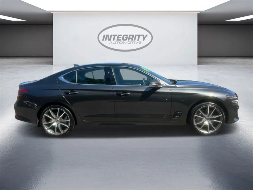 2024 Genesis G70 2.5T photo 1