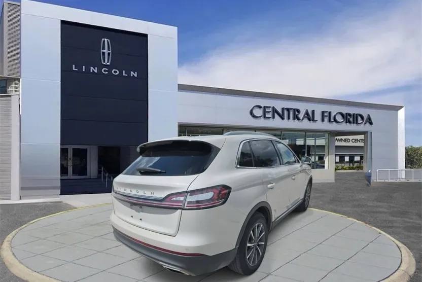 2021 Lincoln Nautilus Standard photo 1
