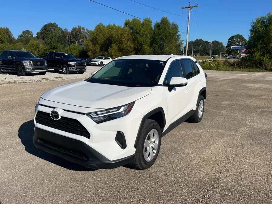 2024 Toyota RAV4 LE photo 1
