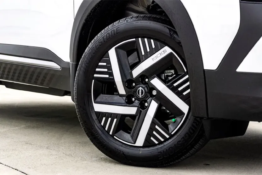 2026 Nissan Kicks SV photo 1