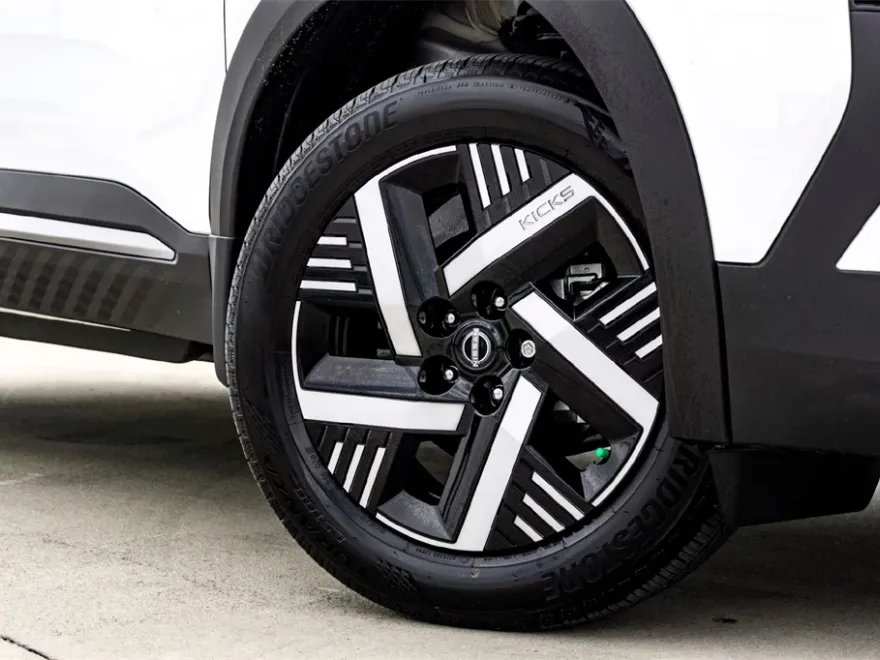 2026 Nissan Kicks SV photo 1