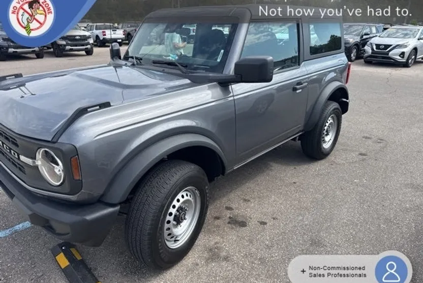 2023 Ford Bronco Base photo 1