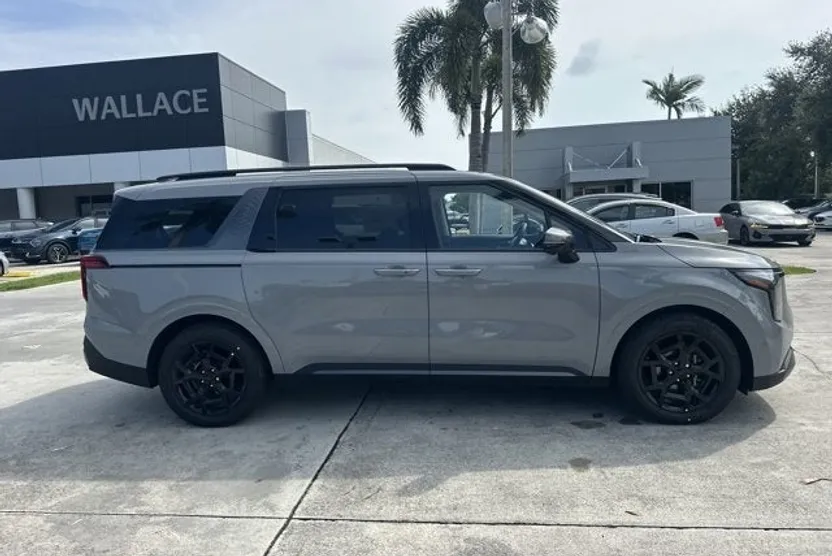 2026 Kia Carnival SX photo 1