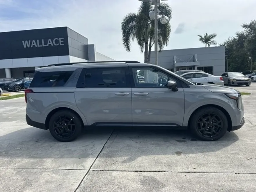 2026 Kia Carnival SX photo 1
