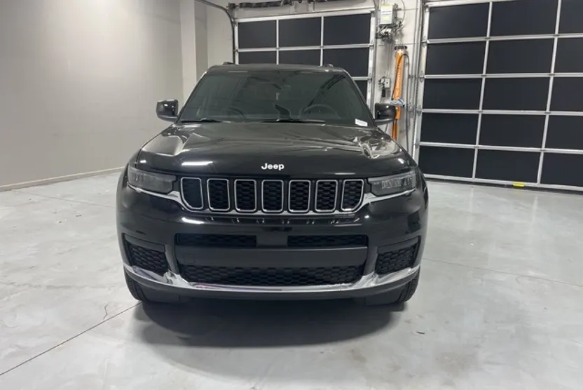 2025 Jeep Grand Cherokee Laredo photo 1