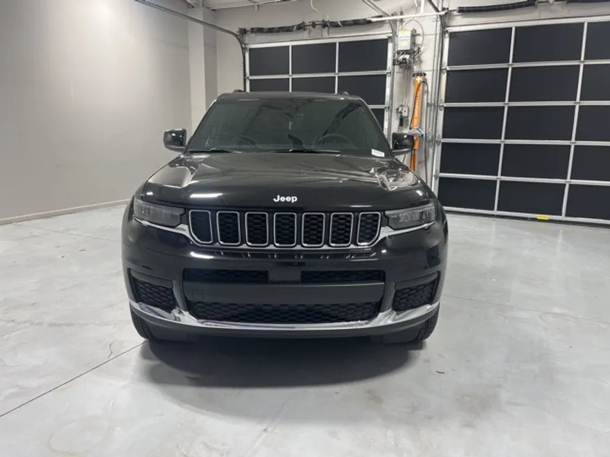 2025 Jeep Grand Cherokee Laredo photo 1