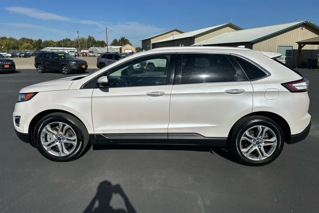 2017 Ford Edge Titanium photo 1