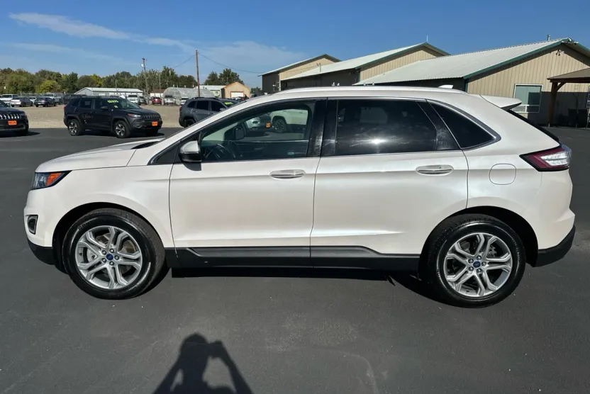 2017 Ford Edge Titanium photo 1