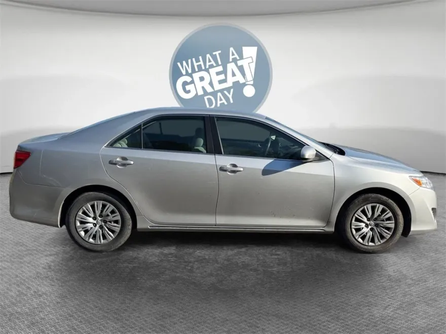 2012 Toyota Camry LE photo 1