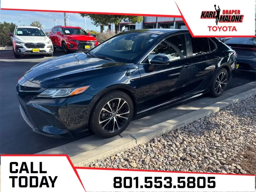 2018 Toyota Camry SE photo 1