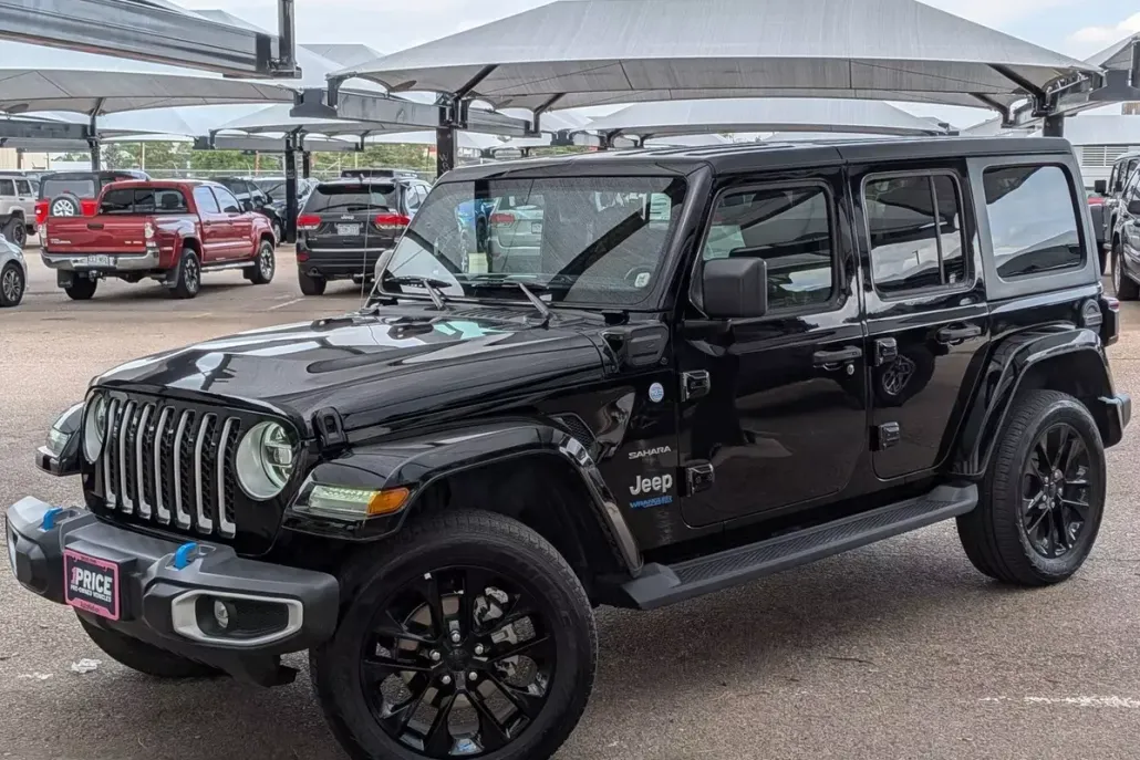 2022 Jeep Wrangler 4xe Unlimited Sahara Sport photo 1