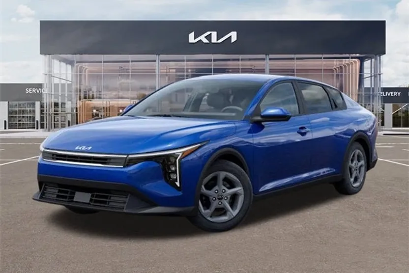 2025 Kia K4 LXS photo 1
