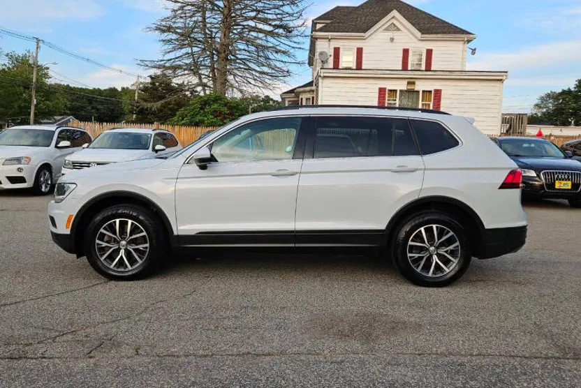 2019 Volkswagen Tiguan SE photo 1