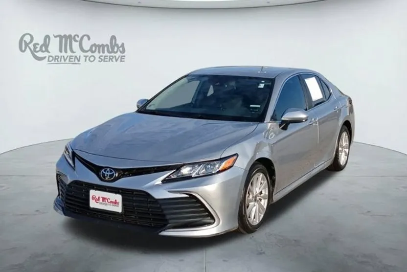 2021 Toyota Camry LE photo 1