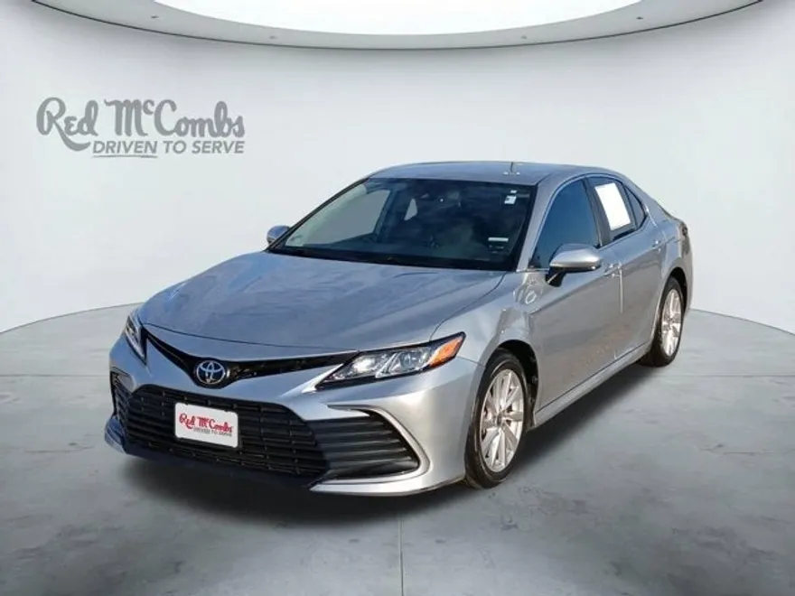 2021 Toyota Camry LE photo 1