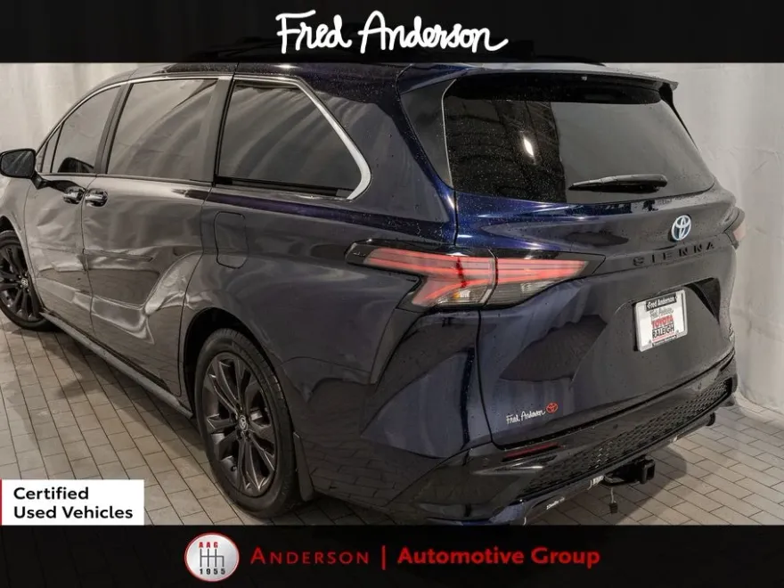 2024 Toyota Sienna XSE photo 1