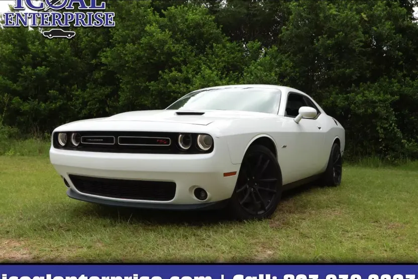2015 Dodge Challenger R/T photo 1
