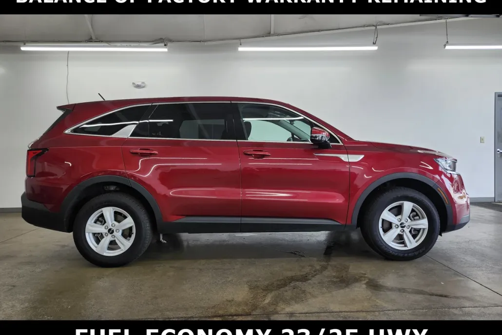 2023 Kia Sorento LX photo 1