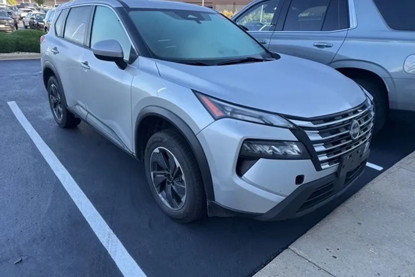 2024 Nissan Rogue SV photo 1