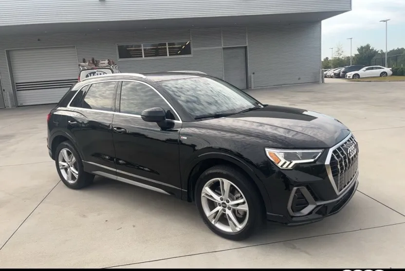 2023 Audi Q3 45 TFSI S line Premium photo 1