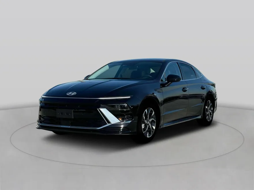 2025 Hyundai Sonata SEL photo 1