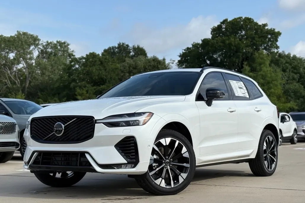 2026 Volvo XC60 B5 Plus photo 1