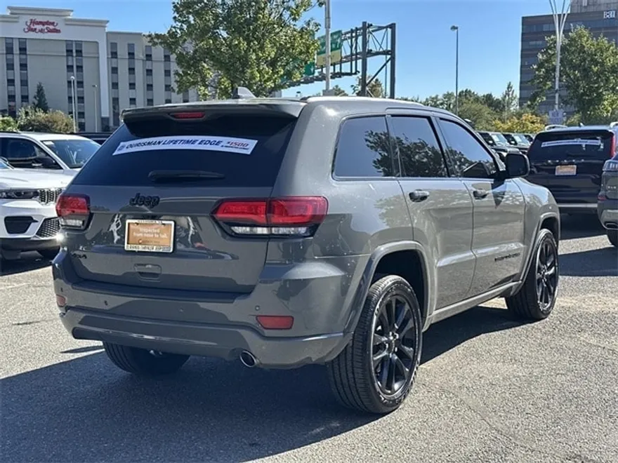 2020 Jeep Grand Cherokee Laredo Altitude photo 1