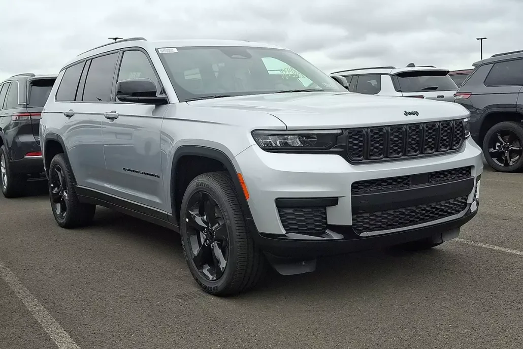 2025 Jeep Grand Cherokee Altitude photo 1