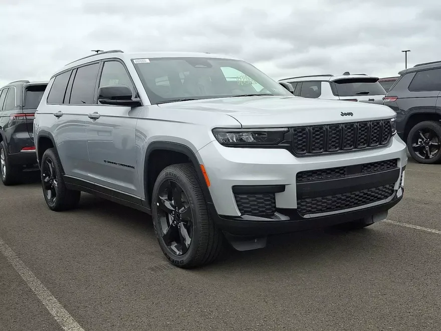 2025 Jeep Grand Cherokee Altitude photo 1